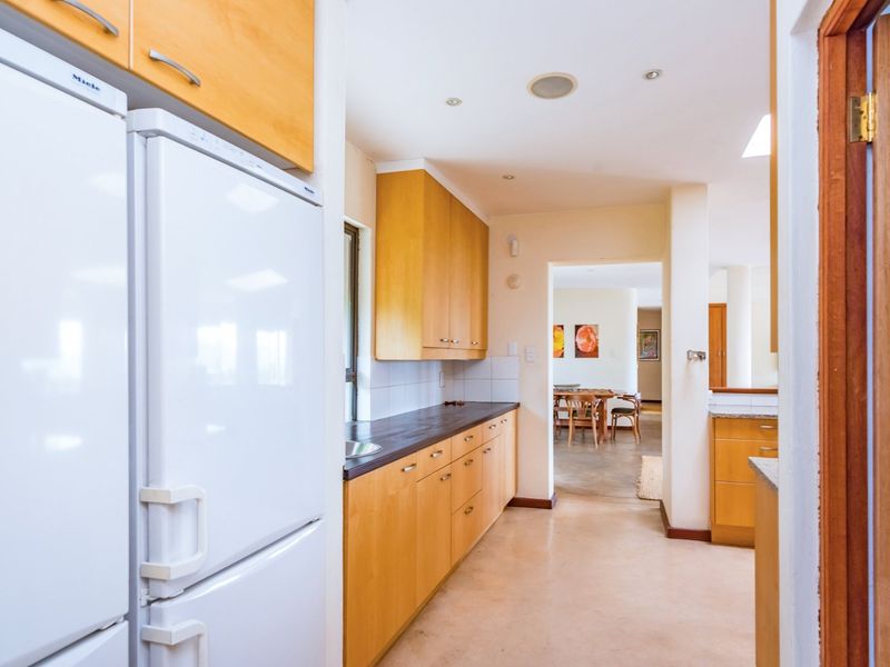 ENTERTAINER DELIGHT IN THIS LARGE FAMILY DREAM HOME IN MEERHOF, FULLY FURNISHED - Photo 6