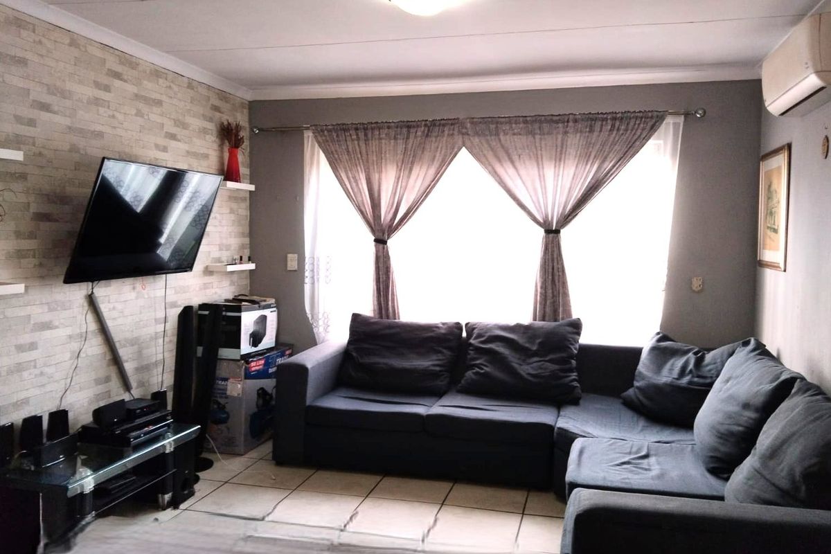 Charming Corner Townhouse in Harveston AH – Perfect for First-Time Buyers or Investors! - Photo 2