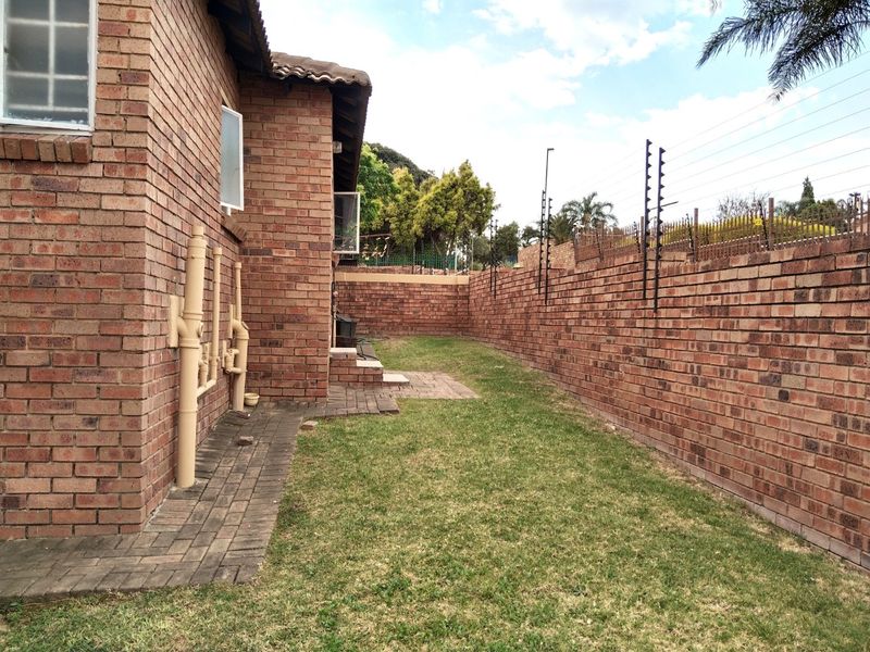 Renovators dream 2-Bed Townhouse in Honeydew Manor - Photo 4