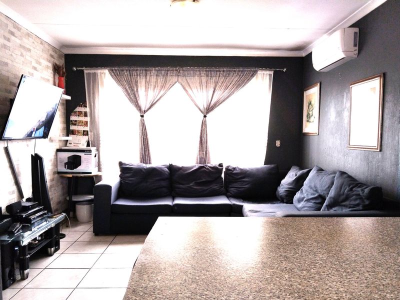 Renovators dream 2-Bed Townhouse in Honeydew Manor - Photo 9