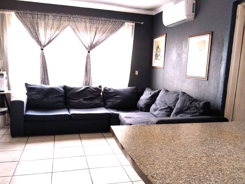 Renovators dream 2-Bed Townhouse in Honeydew Manor - Photo 8
