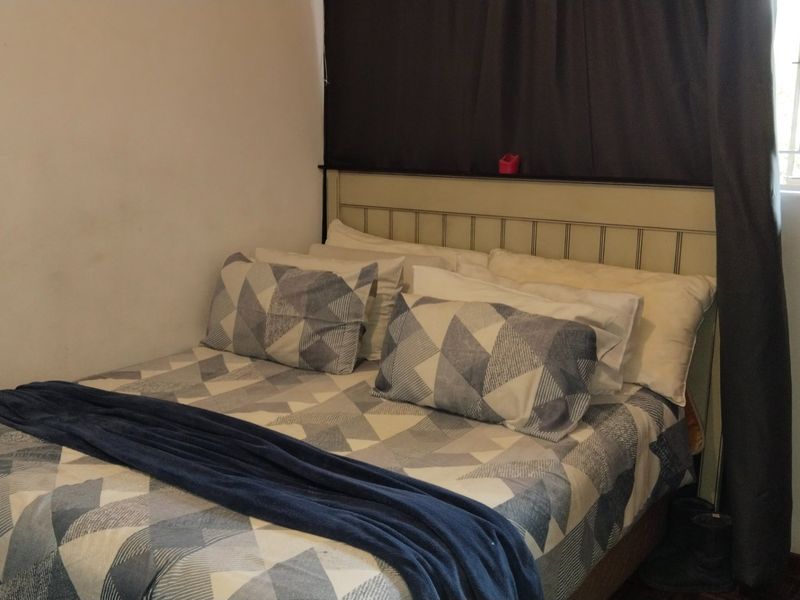Charming Windsor West flat with garden access - Photo 9