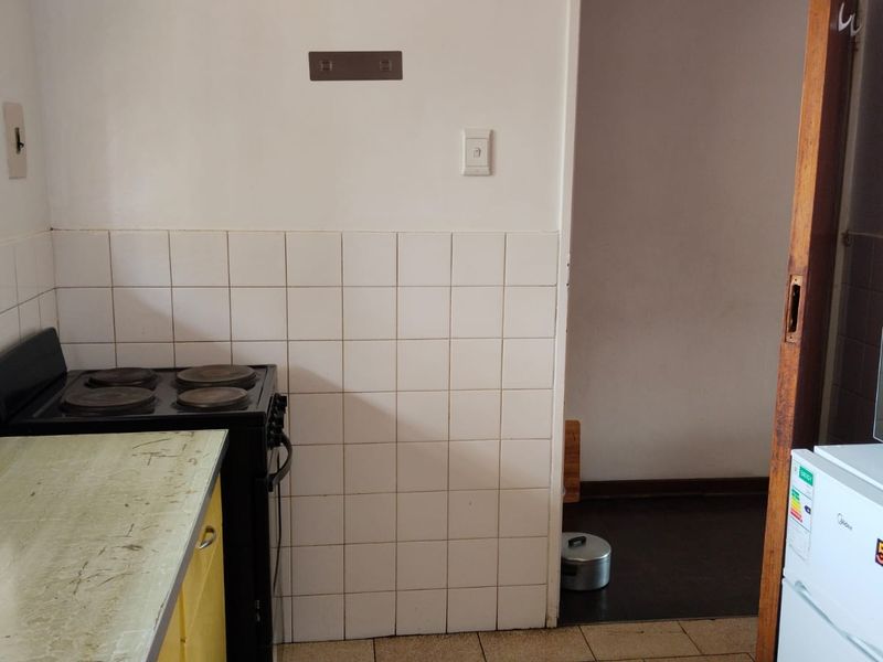 Charming Windsor West flat with garden access - Photo 8