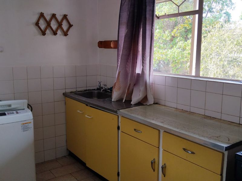 Charming Windsor West flat with garden access - Photo 7