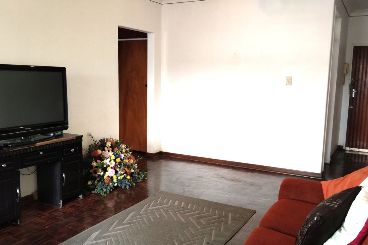 Charming Windsor West flat with garden access - Photo 5