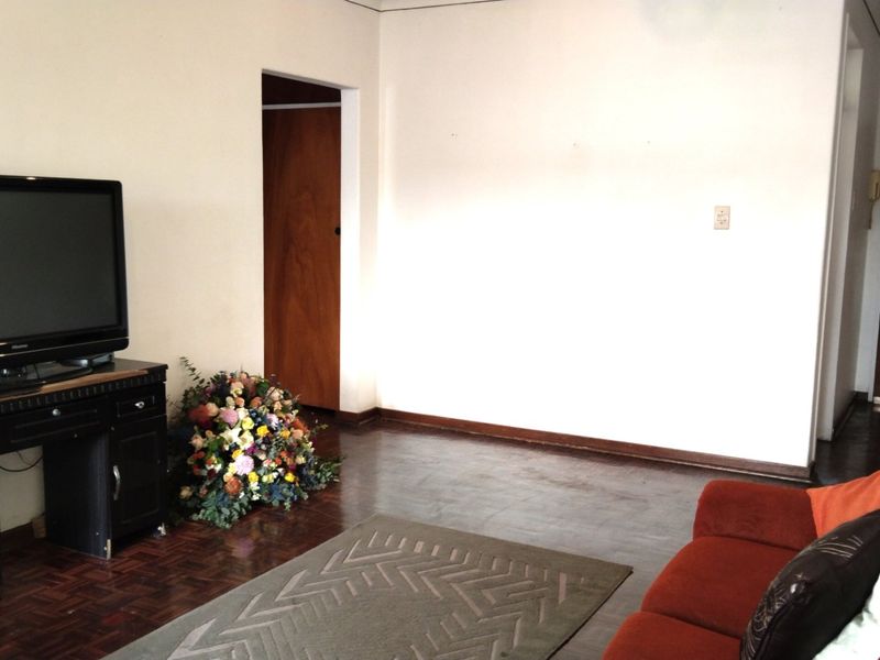 Charming Windsor West flat with garden access - Photo 5