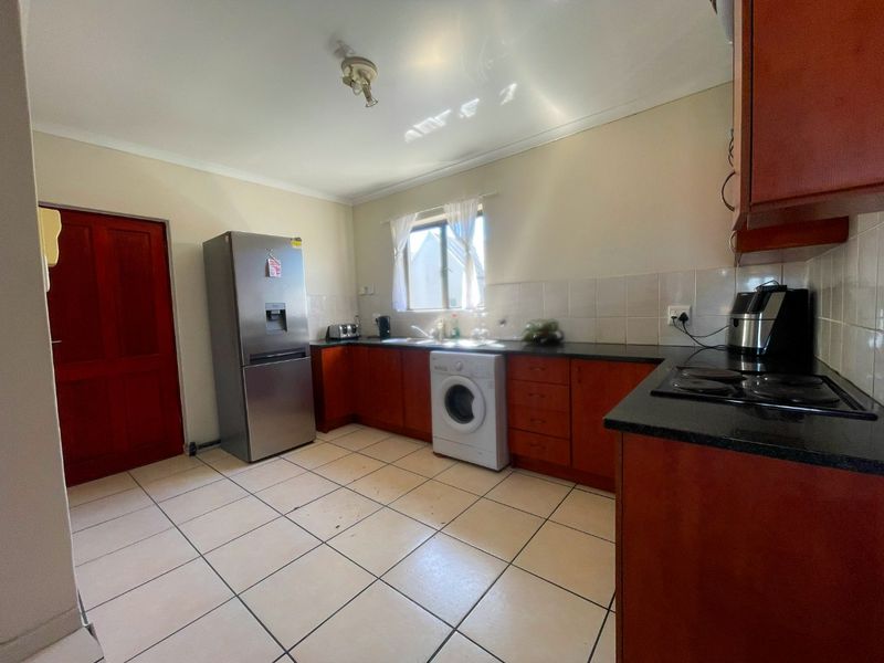 Spacious Top-Floor Retreat with Private Garage, Braai Balcony & Secure Living in Manhattan Park Complex - Photo 4
