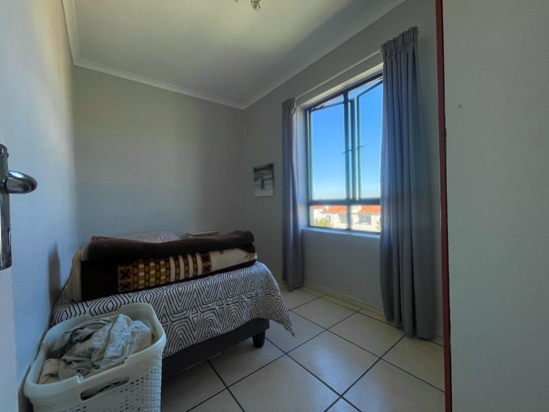 Spacious Top-Floor Retreat with Private Garage, Braai Balcony & Secure Living in Manhattan Park Complex - Photo 10