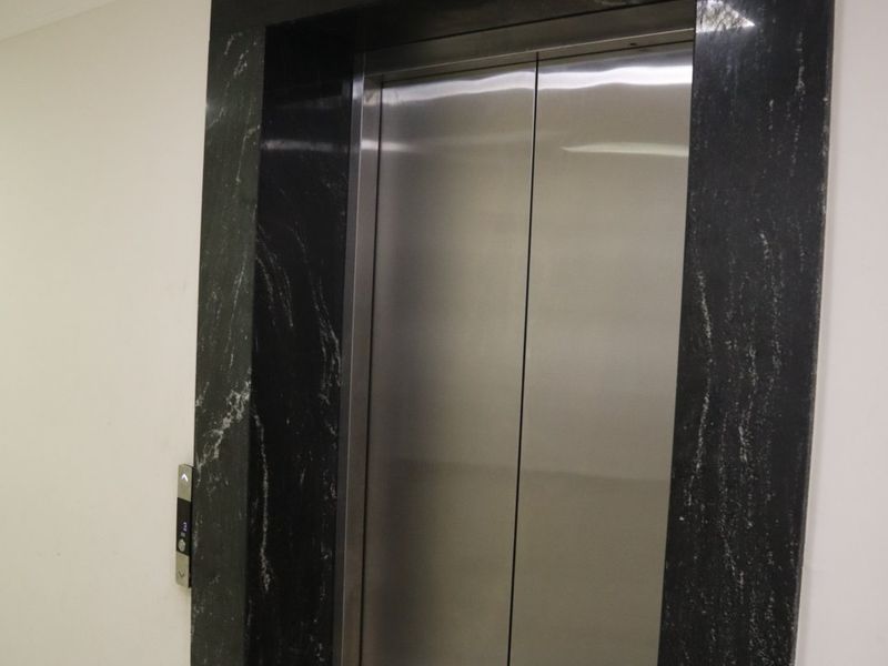 Charming 2-Bedroom Apartment for Sale in Zonnebloem, Cape Town - Photo 5