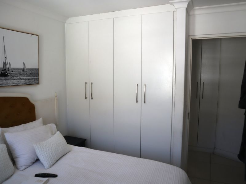 Charming 2-Bedroom Apartment for Sale in Zonnebloem, Cape Town - Photo 9