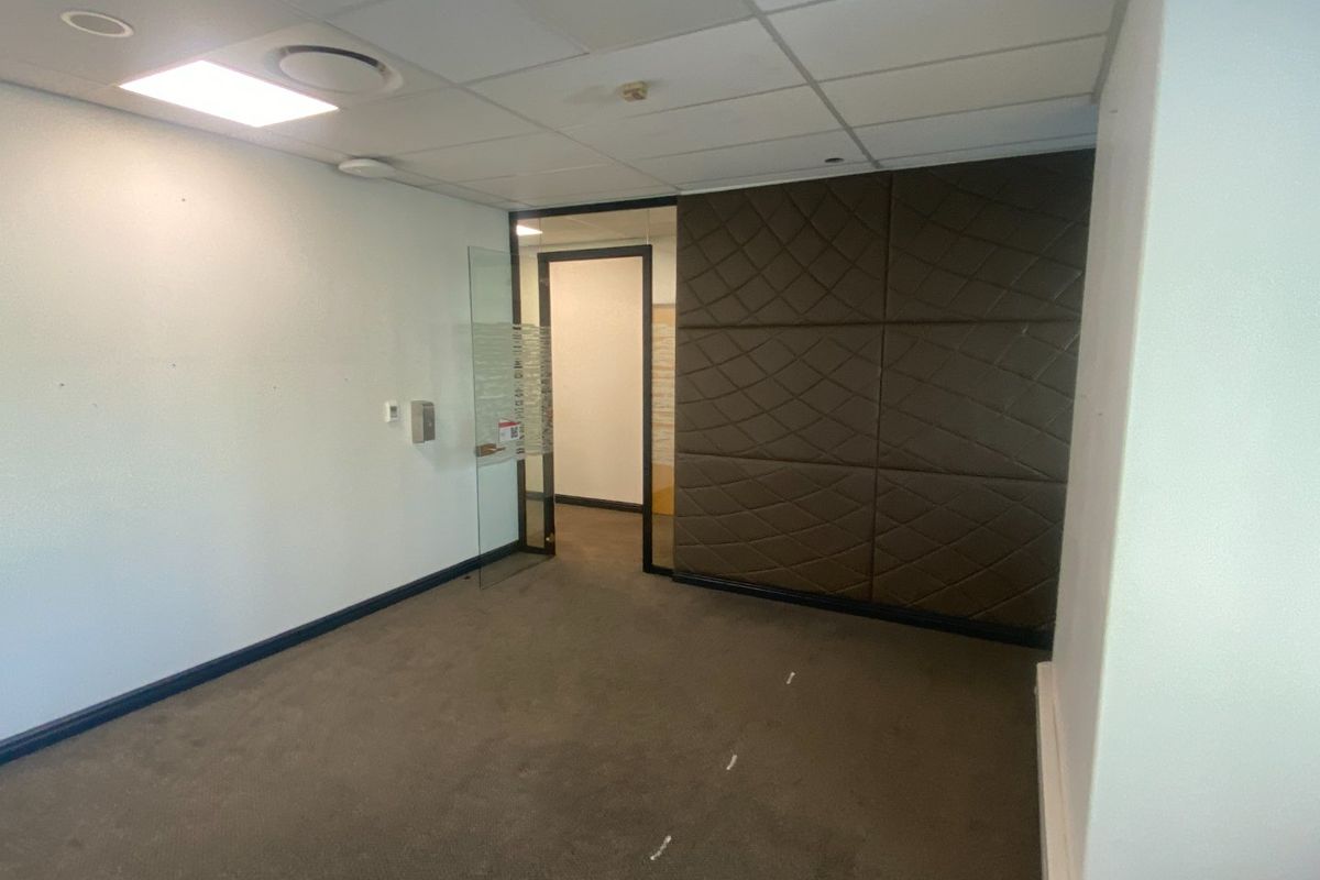 950m2 Premium Space to Let  - Photo 3