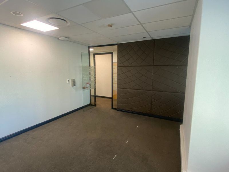 950m2 Premium Space to Let  - Photo 3