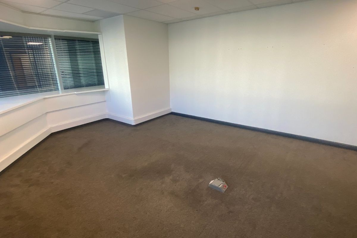 950m2 Premium Space to Let  - Photo 2