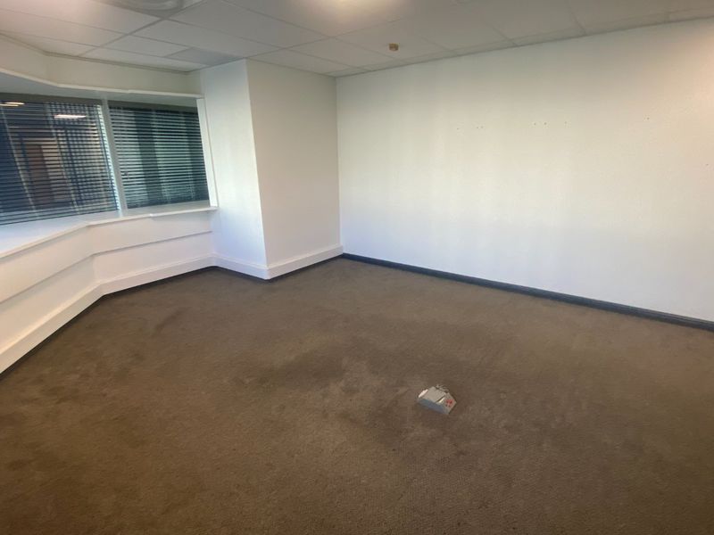 950m2 Premium Space to Let  - Photo 2