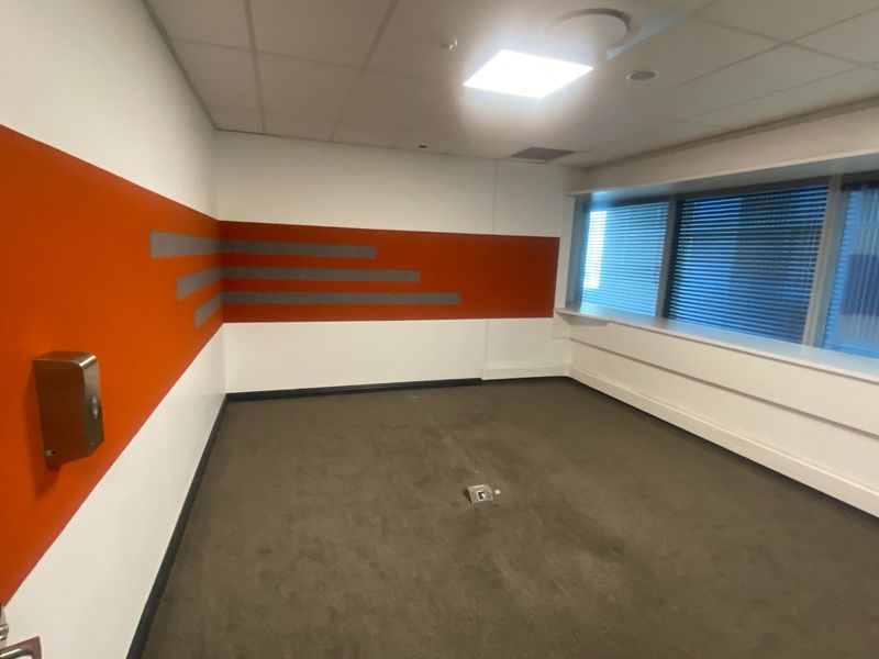 950m2 Premium Space to Let  - Photo 9