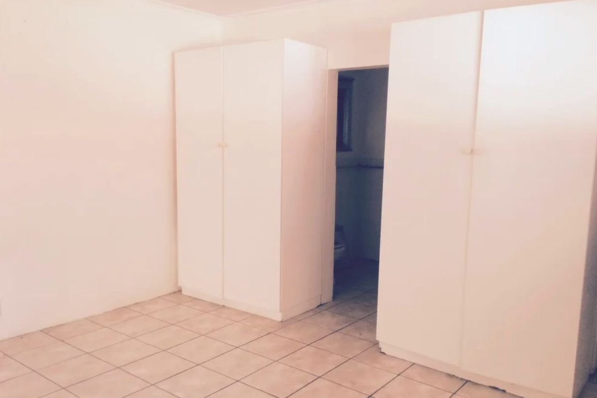 Two Bed, Two Bath Cottage with Own Entrance in Safe and Secure Suburb- Creer Road, Westville - Photo 3