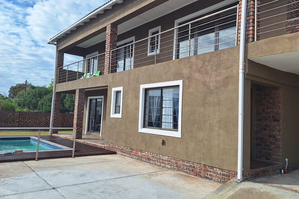 STUNNING DOUBLE STOREY HOME WITH BAY VIEWS  - Photo 3