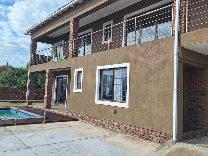 STUNNING DOUBLE STOREY HOME WITH BAY VIEWS  - Photo 3