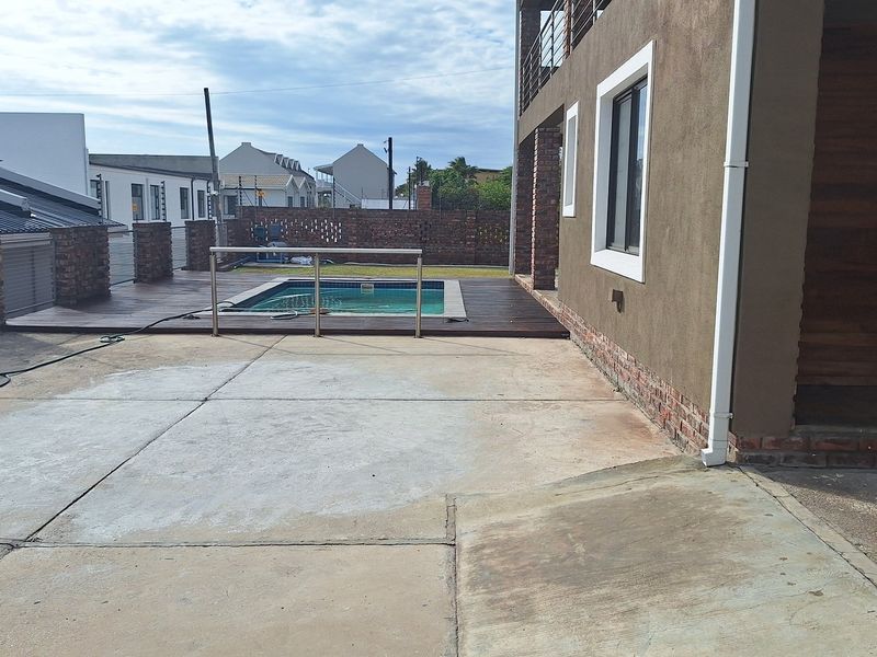 STUNNING DOUBLE STOREY HOME WITH BAY VIEWS  - Photo 5