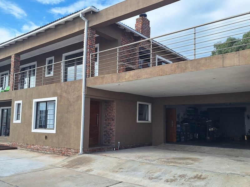 STUNNING DOUBLE STOREY HOME WITH BAY VIEWS  - Photo 2