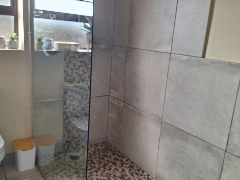 STUNNING DOUBLE STOREY HOME WITH BAY VIEWS  - Photo 10