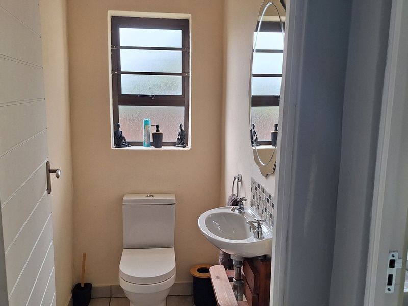 STUNNING DOUBLE STOREY HOME WITH BAY VIEWS  - Photo 8