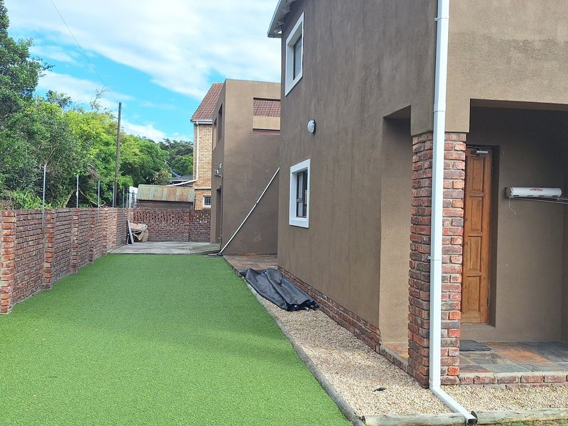 STUNNING DOUBLE STOREY HOME WITH BAY VIEWS  - Photo 7