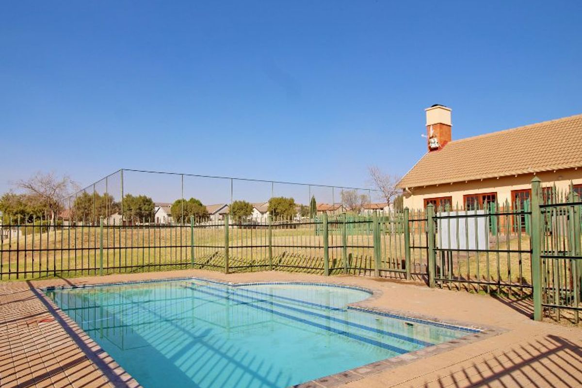 Bachelor Apartment for Sale – Kosmosdal, Centurion - Photo 4
