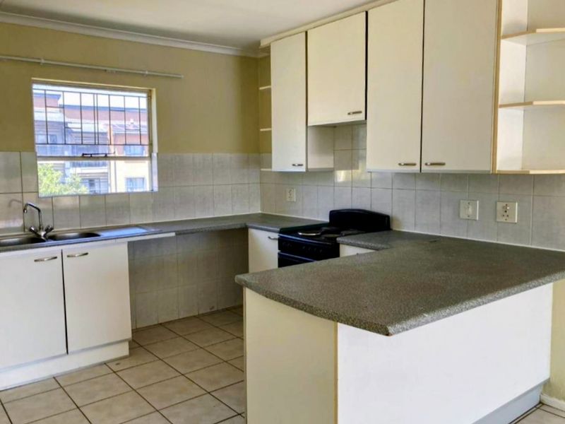 2 Bedroom 1 Bathroom first floor apartment for rent. - Photo 2