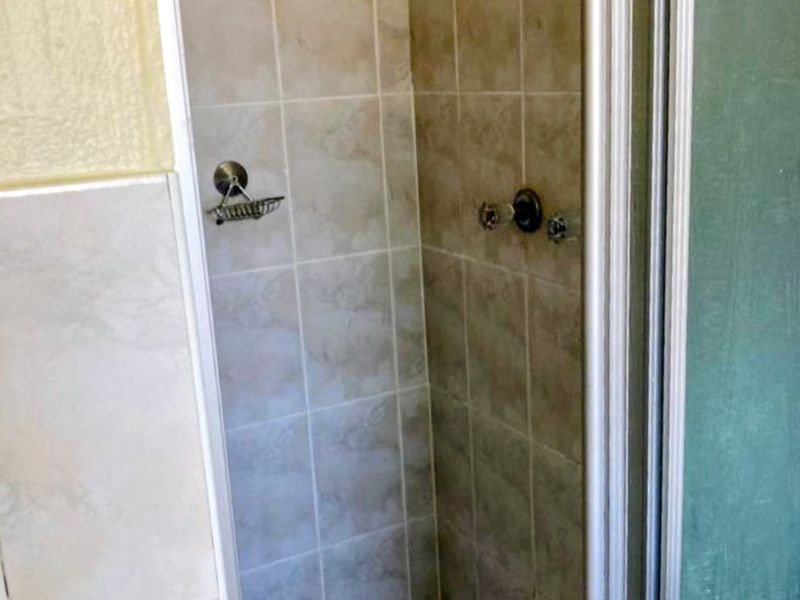 2 Bedroom 1 Bathroom first floor apartment for rent. - Photo 9