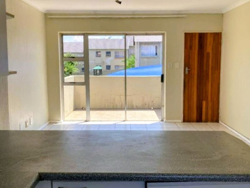 2 Bedroom 1 Bathroom first floor apartment for rent. - Photo 5