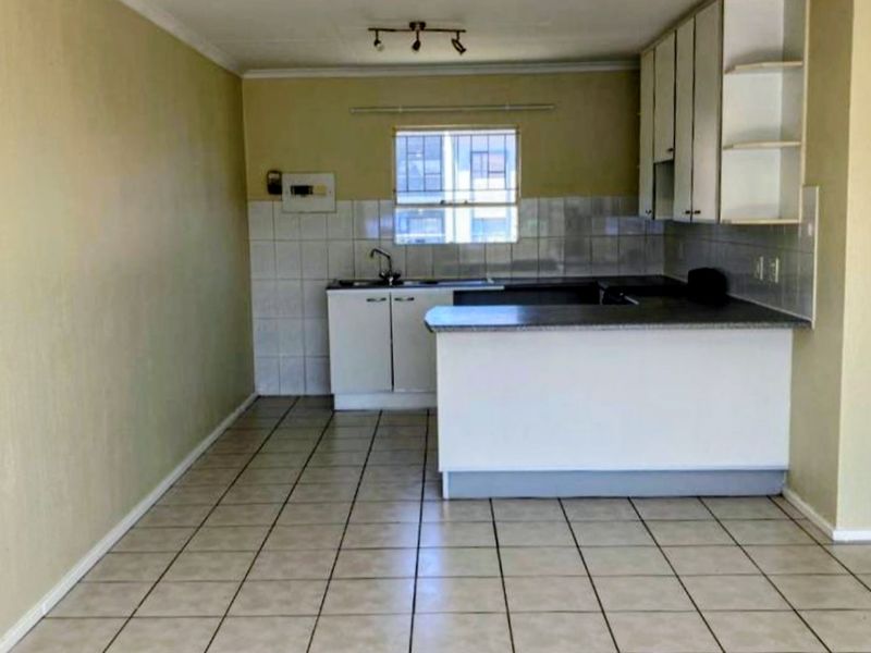 2 Bedroom 1 Bathroom first floor apartment for rent. - Photo 4