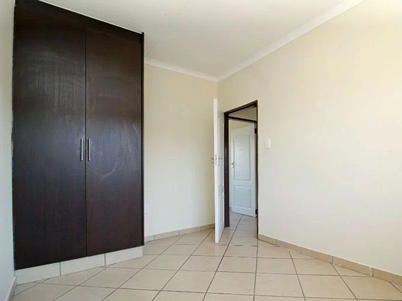 2 Bed Apartment in Kempton Park Ext 1 for Sale - Photo 5