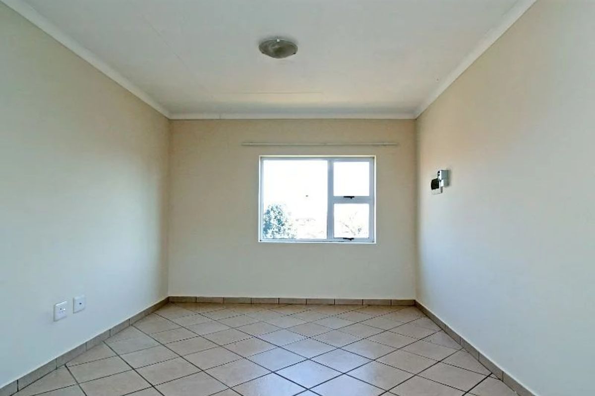 2 Bed Apartment in Kempton Park Ext 1 for Sale - Photo 4