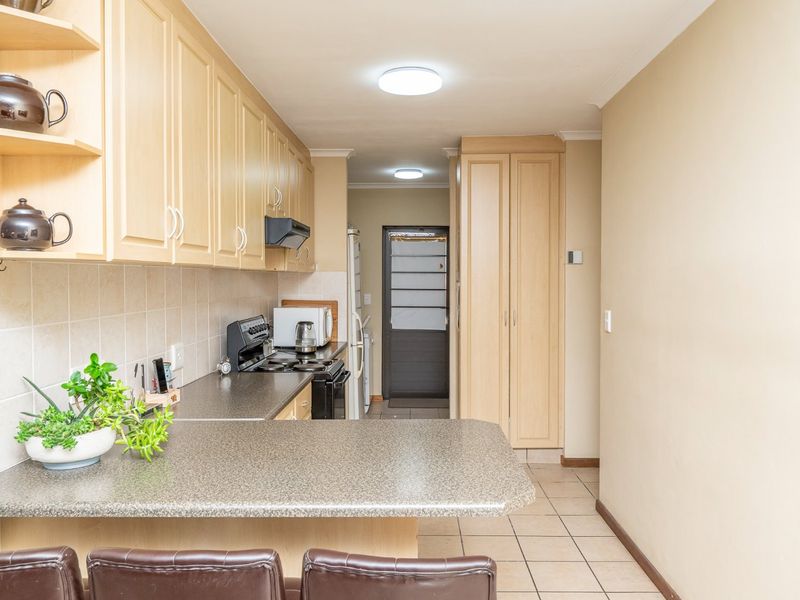 A Home Where Comfort Meets Convenience in De Oude Spruit - Photo 4