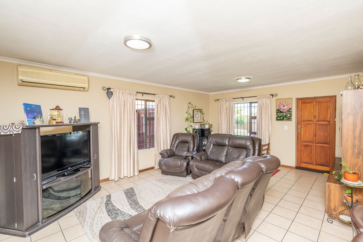 A Home Where Comfort Meets Convenience in De Oude Spruit - Photo 2
