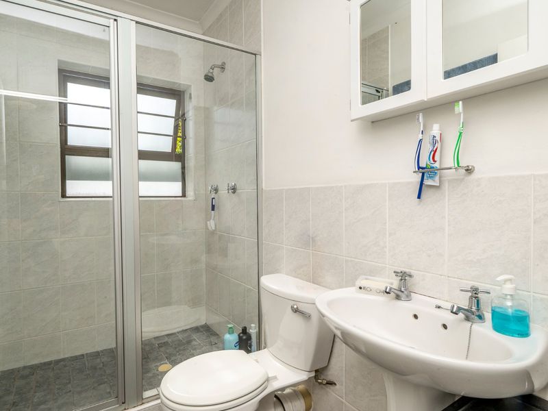 A Home Where Comfort Meets Convenience in De Oude Spruit - Photo 8