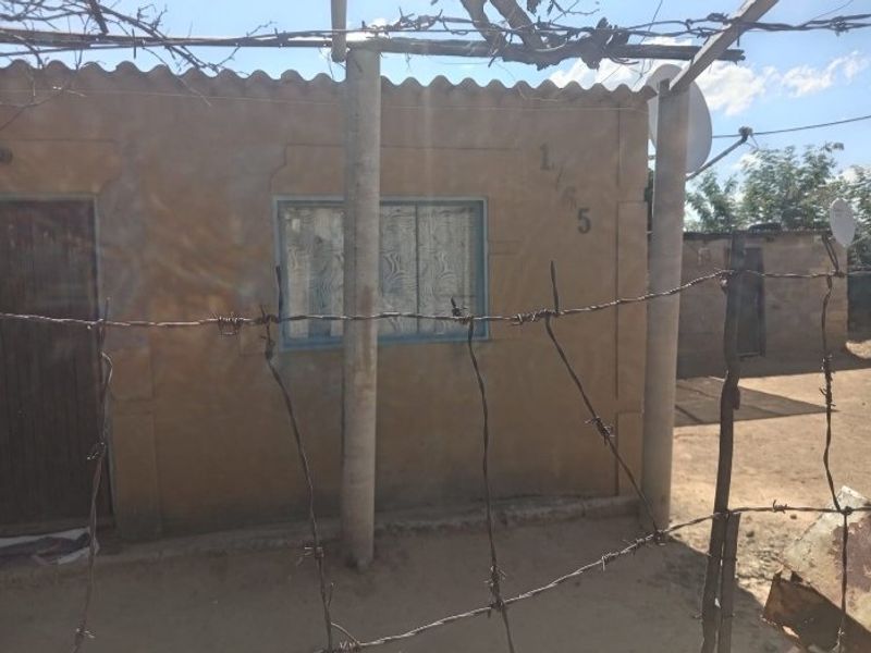 House For Sale W Section Botshabelo Free-State  - Photo 3