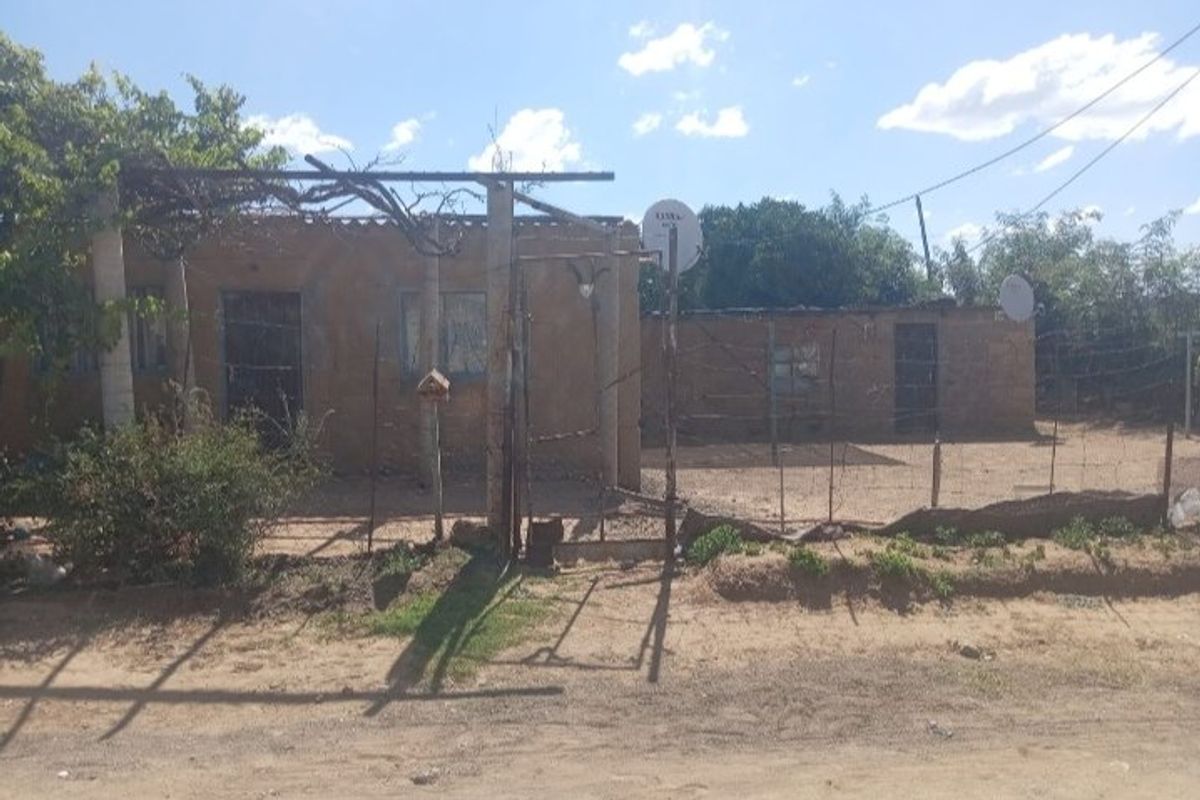 House For Sale W Section Botshabelo Free-State  - Photo 4