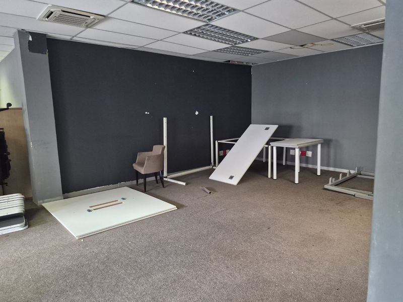 Modern Fully-Fitted Office Near Rivonia Off-Ramp – Available Now - Photo 10