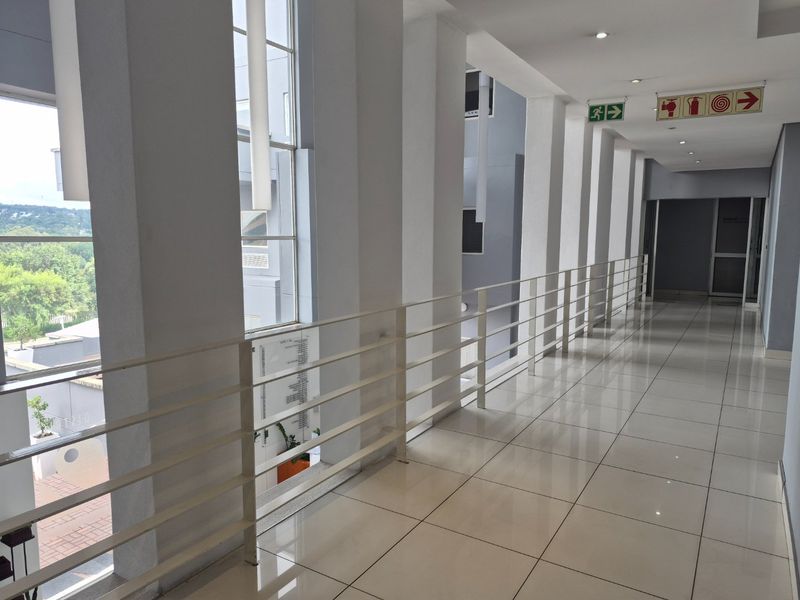 Modern Fully-Fitted Office Near Rivonia Off-Ramp – Available Now - Photo 6