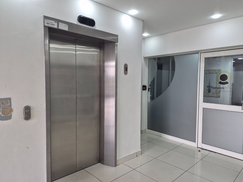 Modern Fully-Fitted Office Near Rivonia Off-Ramp – Available Now - Photo 4