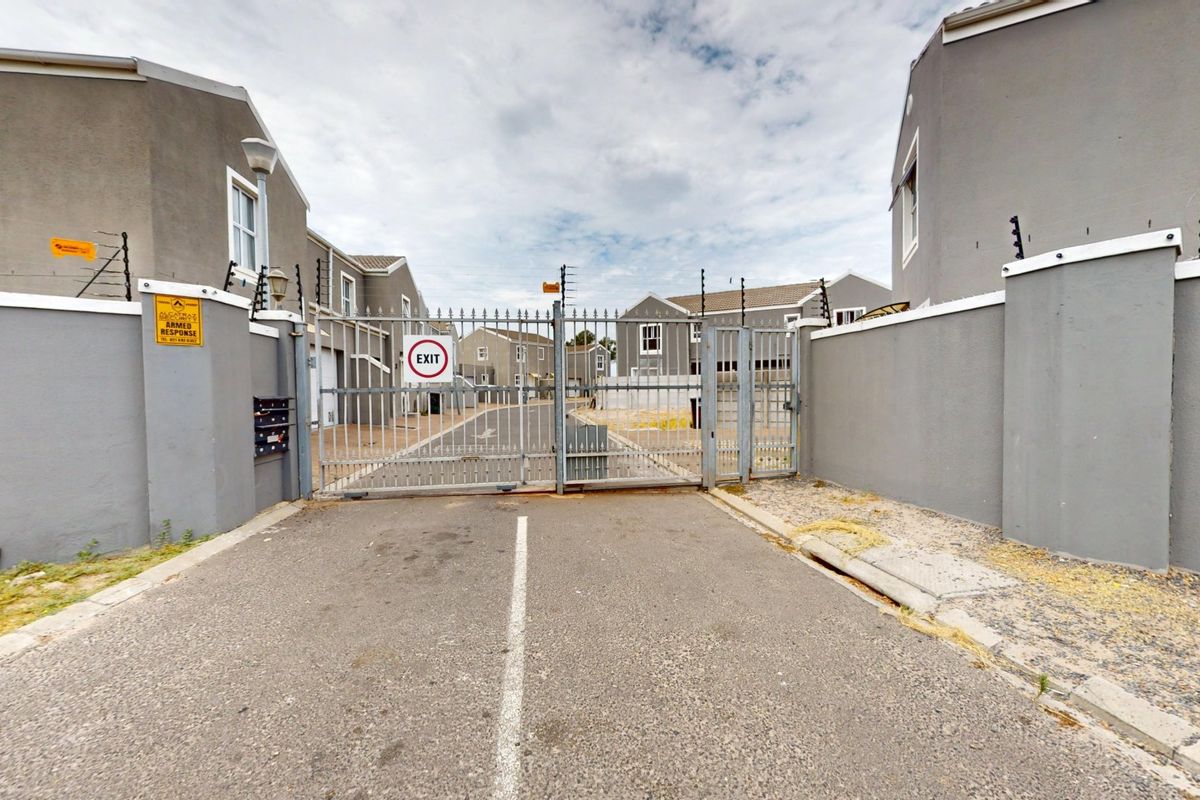 Modern 3-Bedroom Duplex in Secure Estate Living Setting - Photo 2