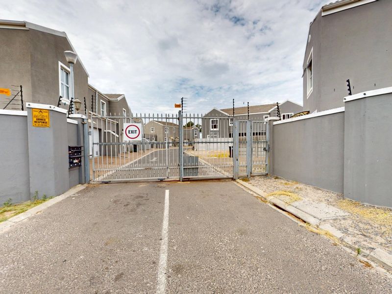 Modern 3-Bedroom Duplex in Secure Estate Living Setting - Photo 4
