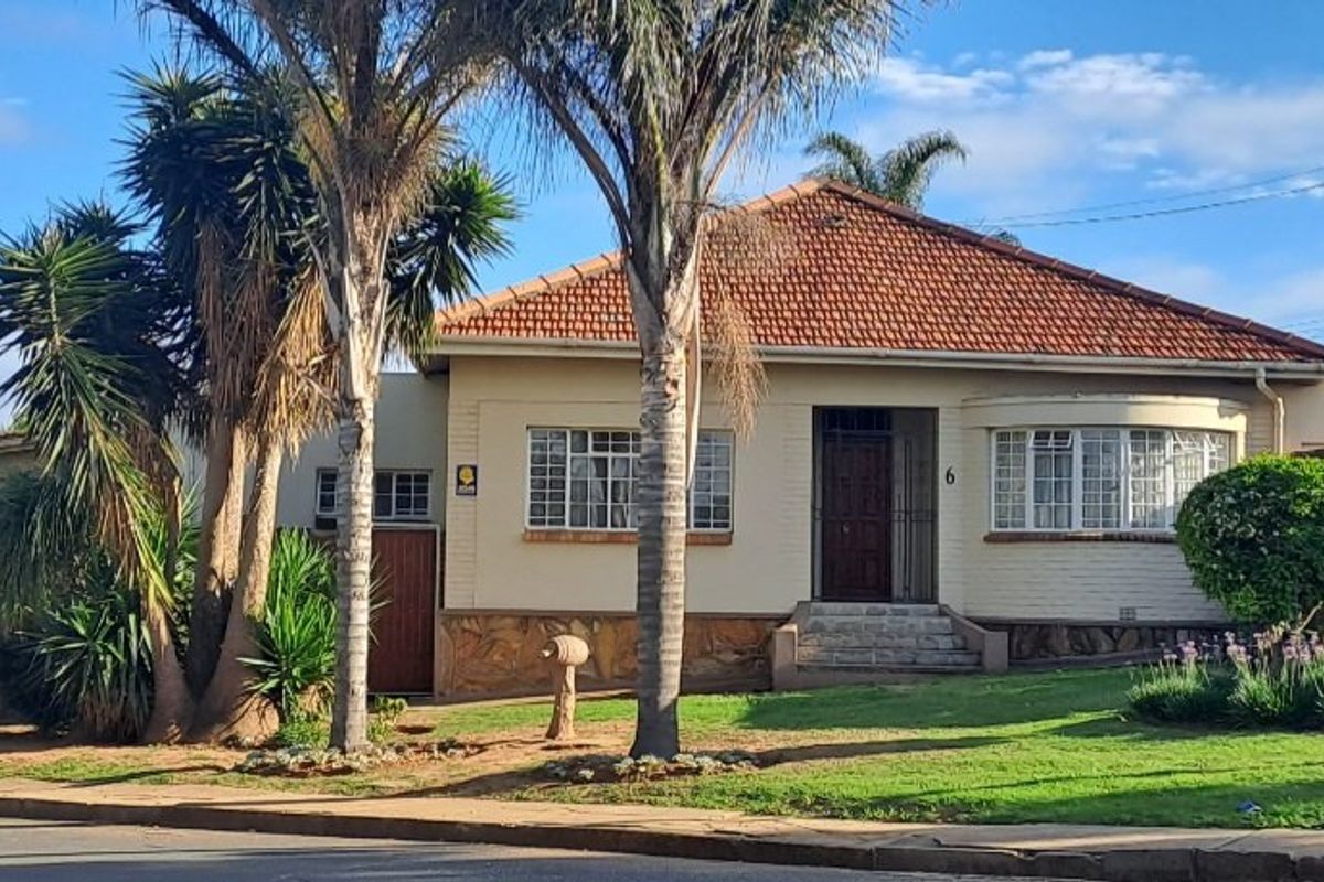 Beautiful family home up for Grabs!  - Photo 2
