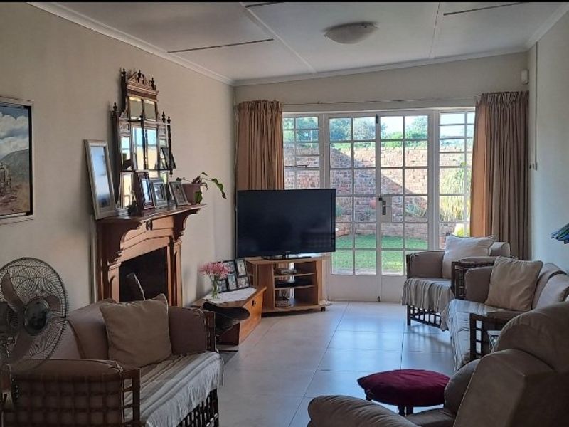 Beautiful family home up for Grabs!  - Photo 8