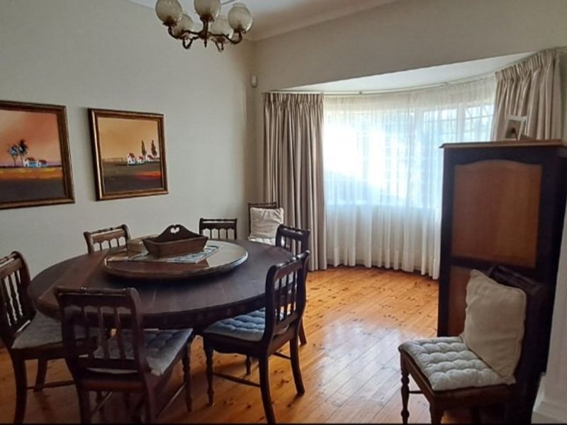 Beautiful family home up for Grabs!  - Photo 6