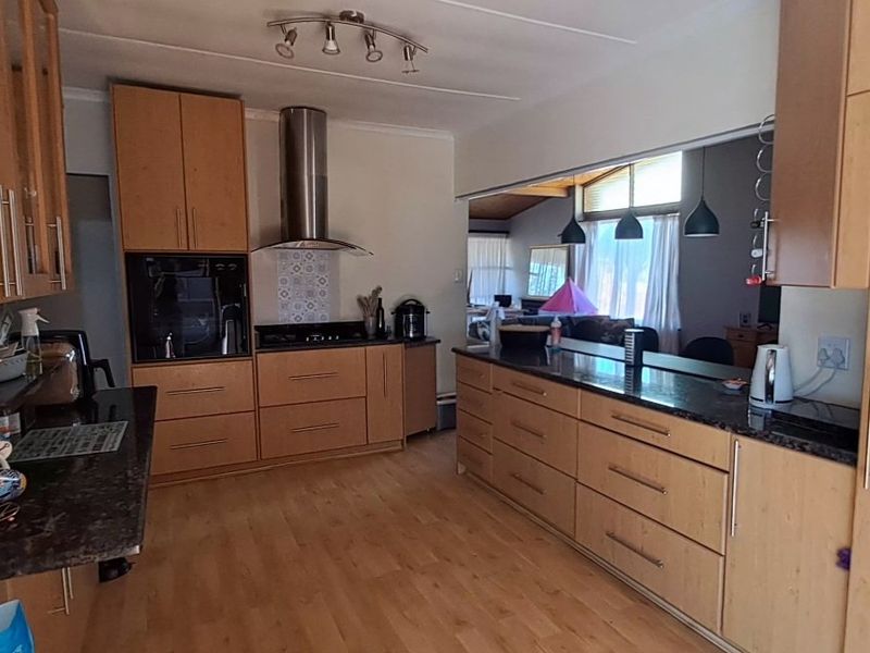 Big Family Home up for grabs! - Photo 10