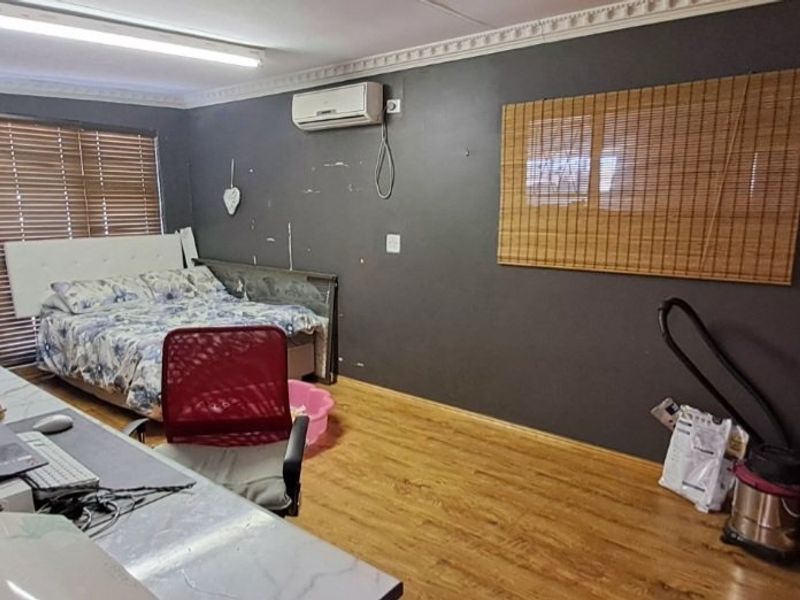 Big Family Home up for grabs! - Photo 8