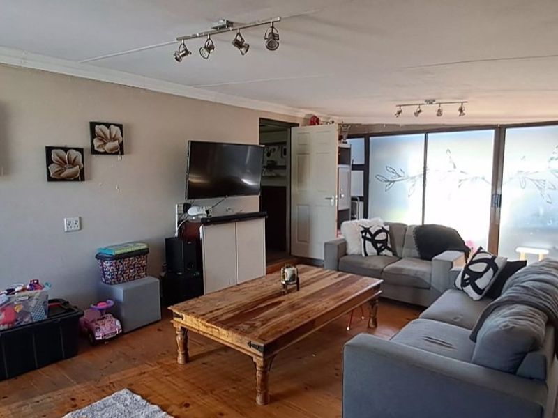 Big Family Home up for grabs! - Photo 7